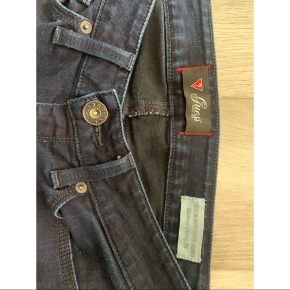 Size 28 Guess Jeans - Picture 4 of 4